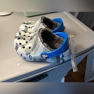 🆕 little boys, size 5 crocs